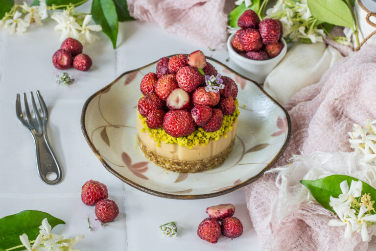 Vegan cheese cake with Tortona Fragrant Strawberry