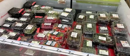 Turin retail store: poor raspberry and blackberry quality, high prices and wide range-image