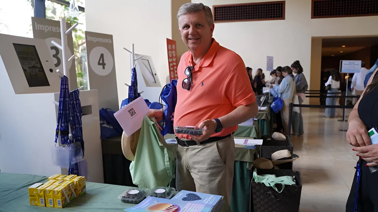 Cuna de Platero distributes blueberries at the Andalusian doctors' congress-image