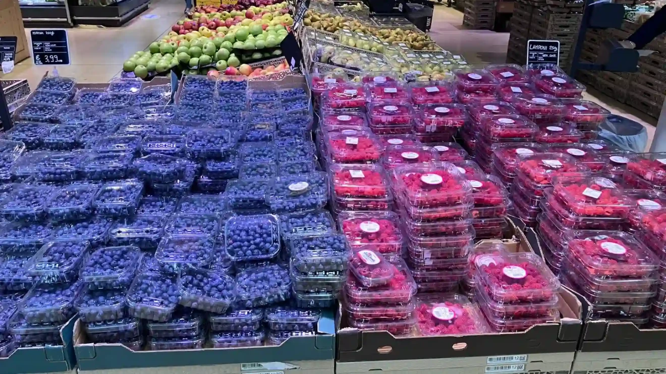 Berries in the retail stores of Milano (Italy) week 19/2025-image