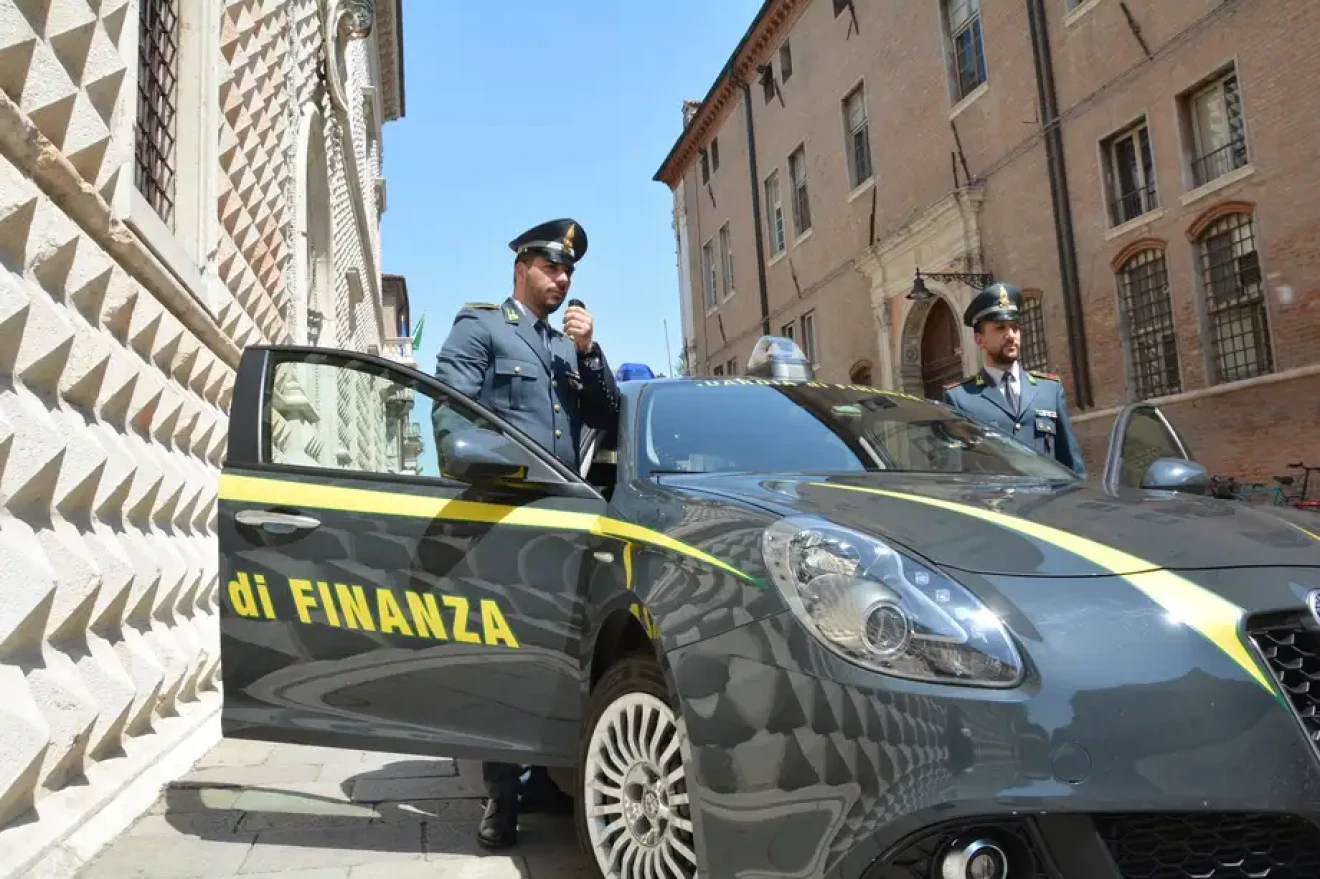 Trentino: sequestrati 790 mila € per sfruttamento braccianti stranieri nei piccoli frutti-image