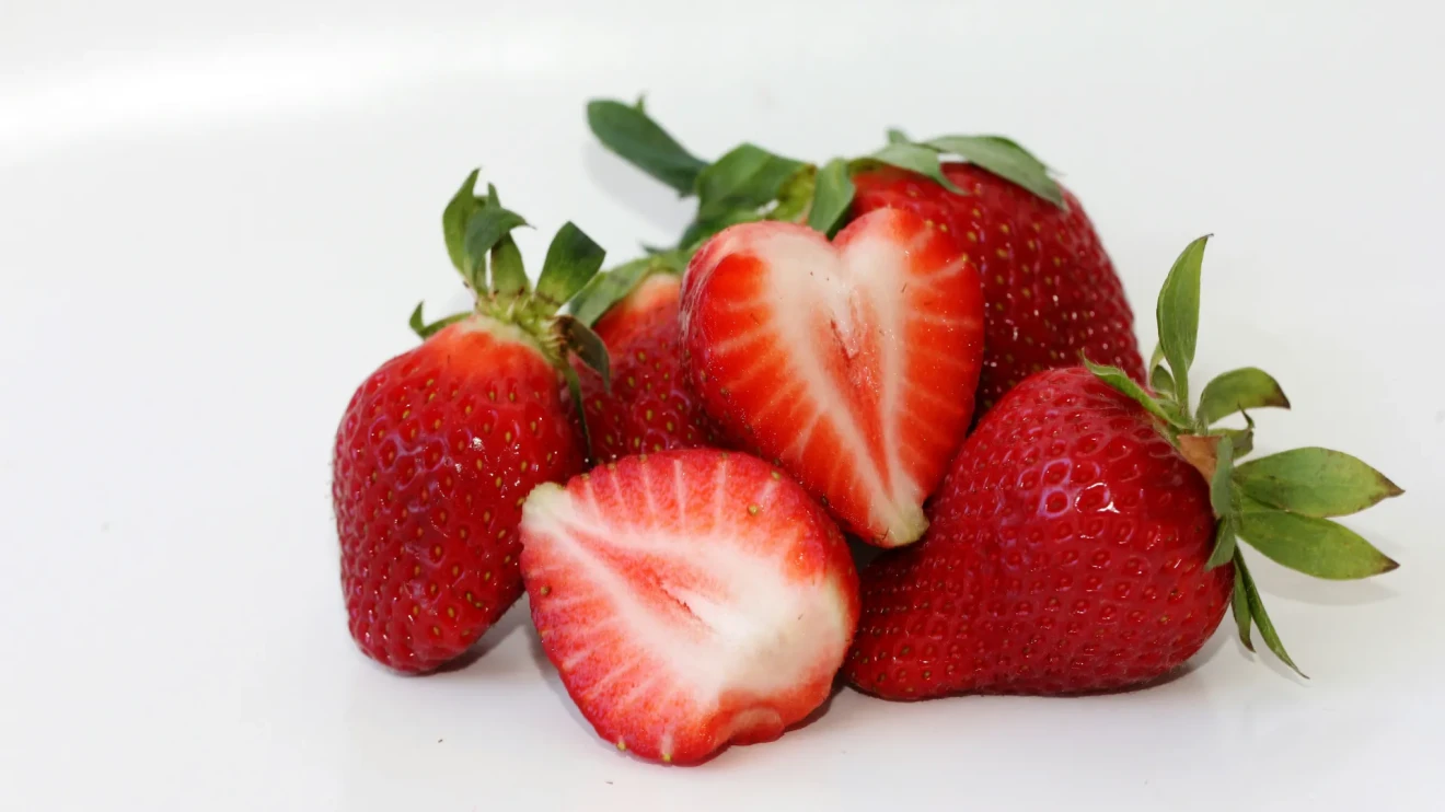 Strawberry contradiction: growing demand, falling supply-image